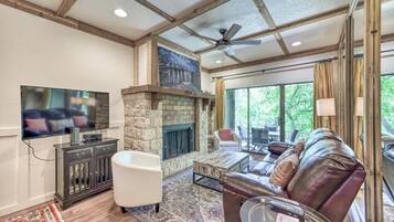 Condo, Multiple Beds, Pool Access (371 W Lincoln C111) | Living area