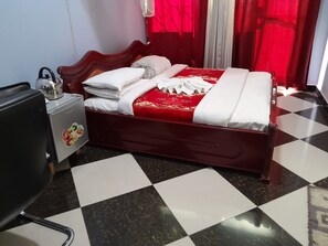 Deluxe Double Room | 1 bedroom, minibar, individually decorated, desk