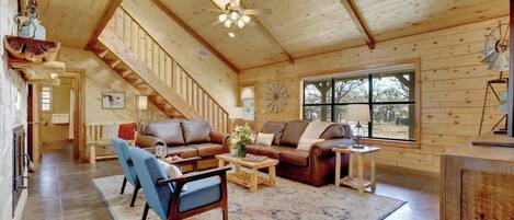 Hus - flera sÀngar - bubbelpool (157 Emil Eberle Rd) | Vardagsrum | En mp3-dockningsstation