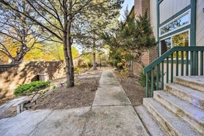 Property grounds - Cozy Getaway ~ 6 Mi to Dtwn Colorado Springs (Colorado Springs)