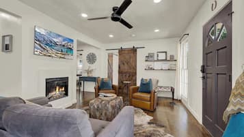 House, Multiple Beds, Hot Tub, Garden View (305 S Crockett St) | Living area | Fireplace
