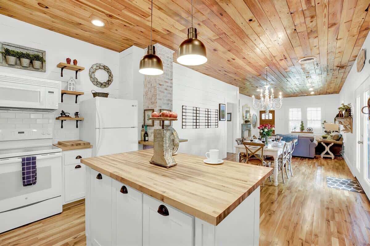 House, Multiple Beds, Hot Tub (310 W Travis- M & G) | Private kitchen | Coffee/tea maker, electric kettle