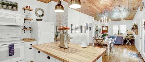 House, Multiple Beds, Hot Tub (310 W Travis- M & G) | Private kitchen | Coffee/tea maker, electric kettle