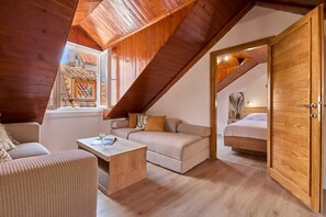 2 habitaciones, escritorio, tabla de planchar con plancha y wifi gratis 