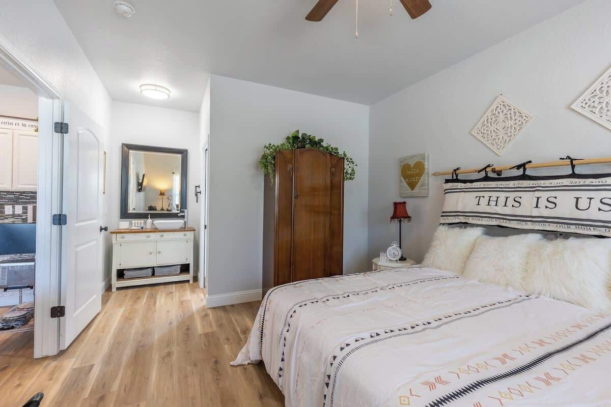 2 bedrooms, individually decorated, individually furnished, bed sheets