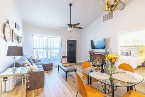 Ferienhütte, Mehrere Betten, Whirlpool (150 Westridge Ln) | Innenbereich