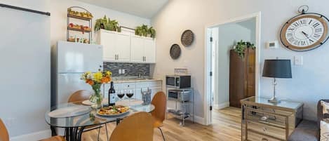 Ferienhütte, Mehrere Betten, Whirlpool (150 Westridge Ln) | Speisen