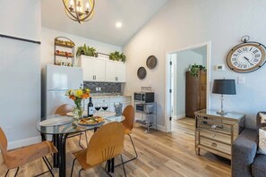 キャビン ベッド (複数台) スパ浴槽 (150 Westridge Ln) |   レストラン