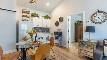 Cabane, plusieurs lits, bain Ă remous (150 Westridge Ln)