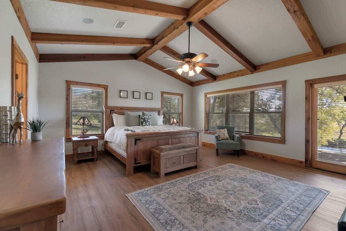 House, Multiple Beds, Patio (465 Bear Crk- Main)