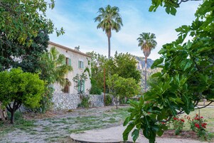 Suite, vistas a la montaña | 1 dormitorio, ropa de cama de alta calidad, caja fuerte