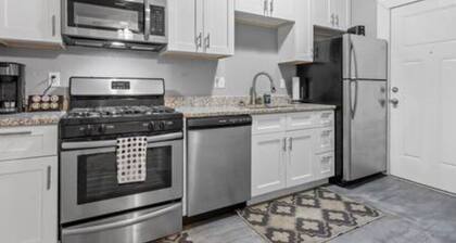 Comfortable stay downtown near sculpture park-7