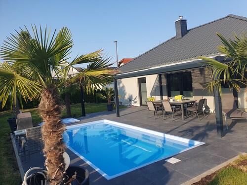 groĂzĂŒgige Wohnung mit Terrasse