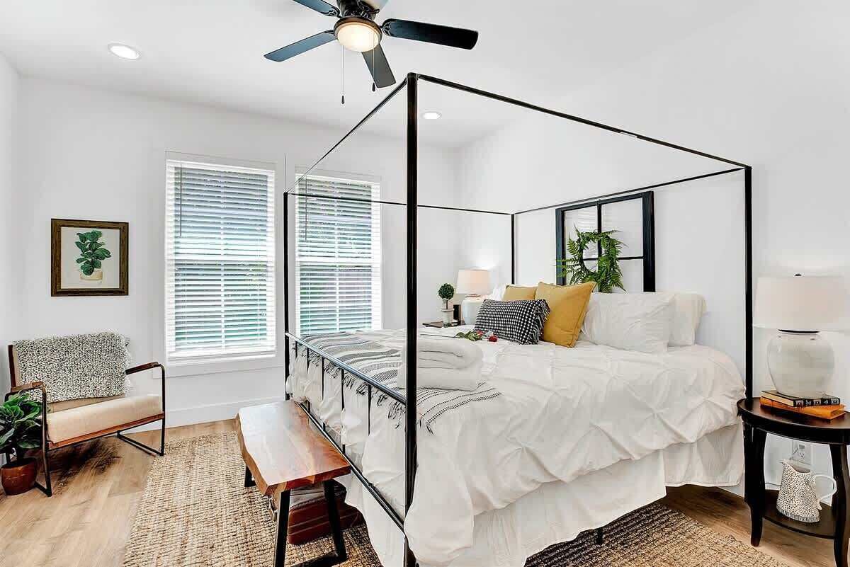 2 عدّة غرف نوم وبديكورات فريدة لكل غرفة وطراز فريد لكل وحدة