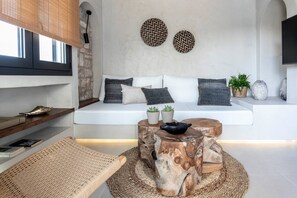 Villa | 7 bedrooms - Beach Access Suites With Breakfast (Agios Nikolaos)