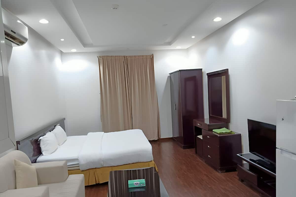 1 bedroom, in-room safe, blackout drapes, soundproofing