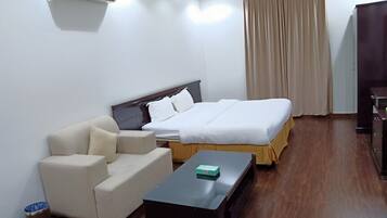 1 makuuhuone, tallelokero huoneessa, pimennysverhot, äänieristys