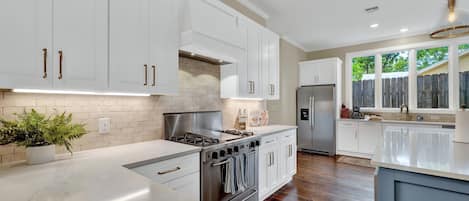 House, Multiple Beds, Pool Access | Private kitchen | Fridge, microwave, oven, stovetop