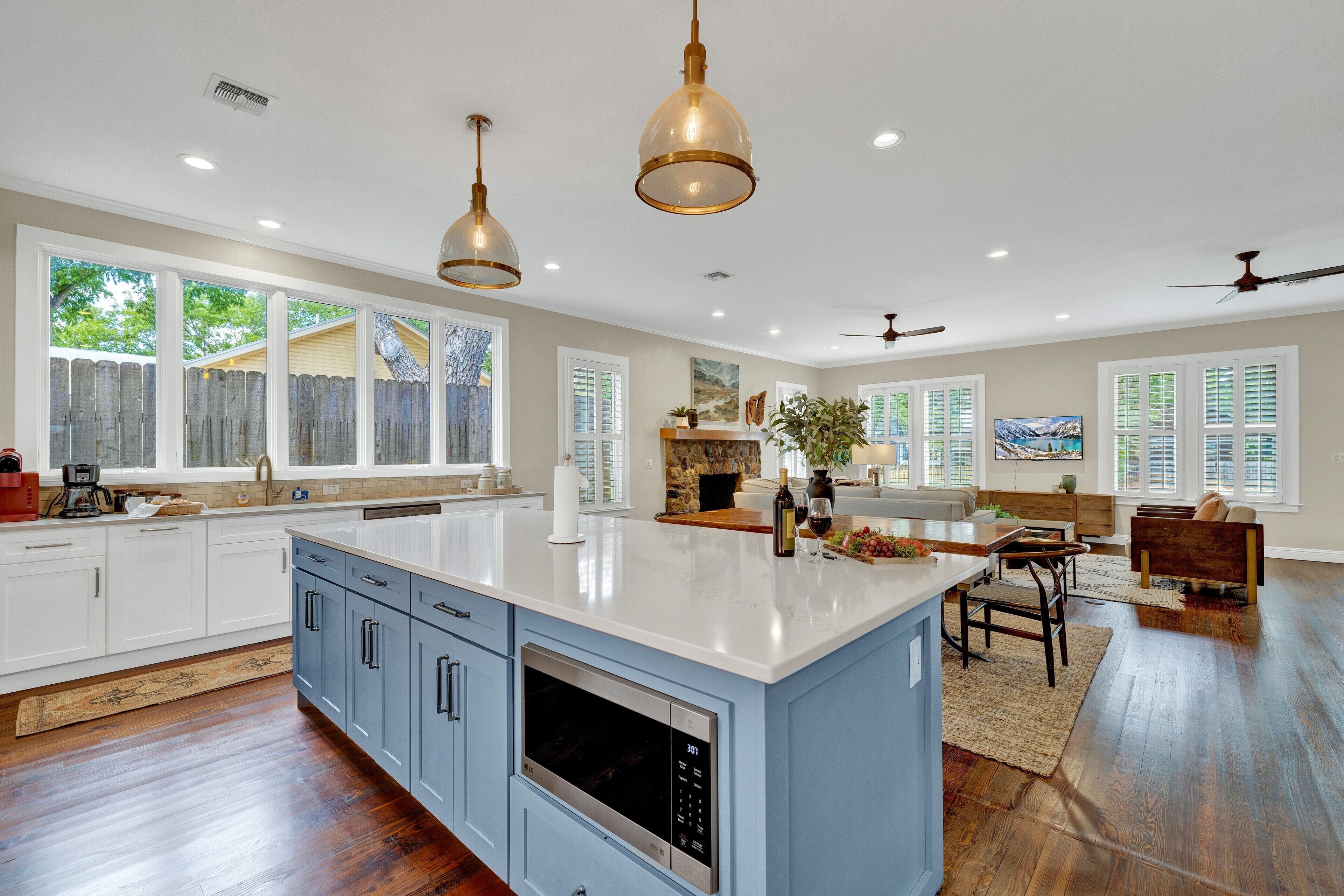 House, Multiple Beds, Pool Access | Private kitchen | Fridge, microwave, oven, stovetop