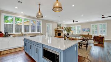 House, Multiple Beds, Pool Access | Private kitchen | Fridge, microwave, oven, stovetop