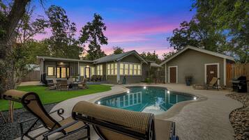 حمّام سباحة خارجي