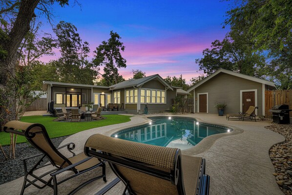 Outdoor pool - Heart of Fredericksburg With Pool Hot-tub&grill (Fredericksburg)