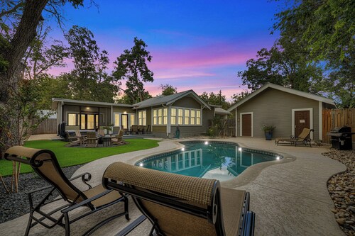 Heart of Fredericksburg With Pool Hot-tub&grill