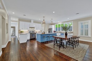 House, Multiple Beds, Pool Access | Dining - Heart of Fredericksburg With Pool Hot-tub&grill (Fredericksburg)