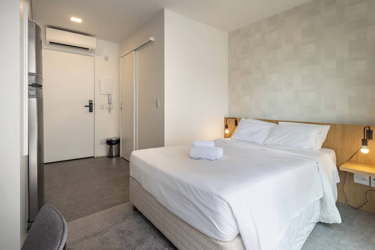1 bedroom, desk, bed sheets