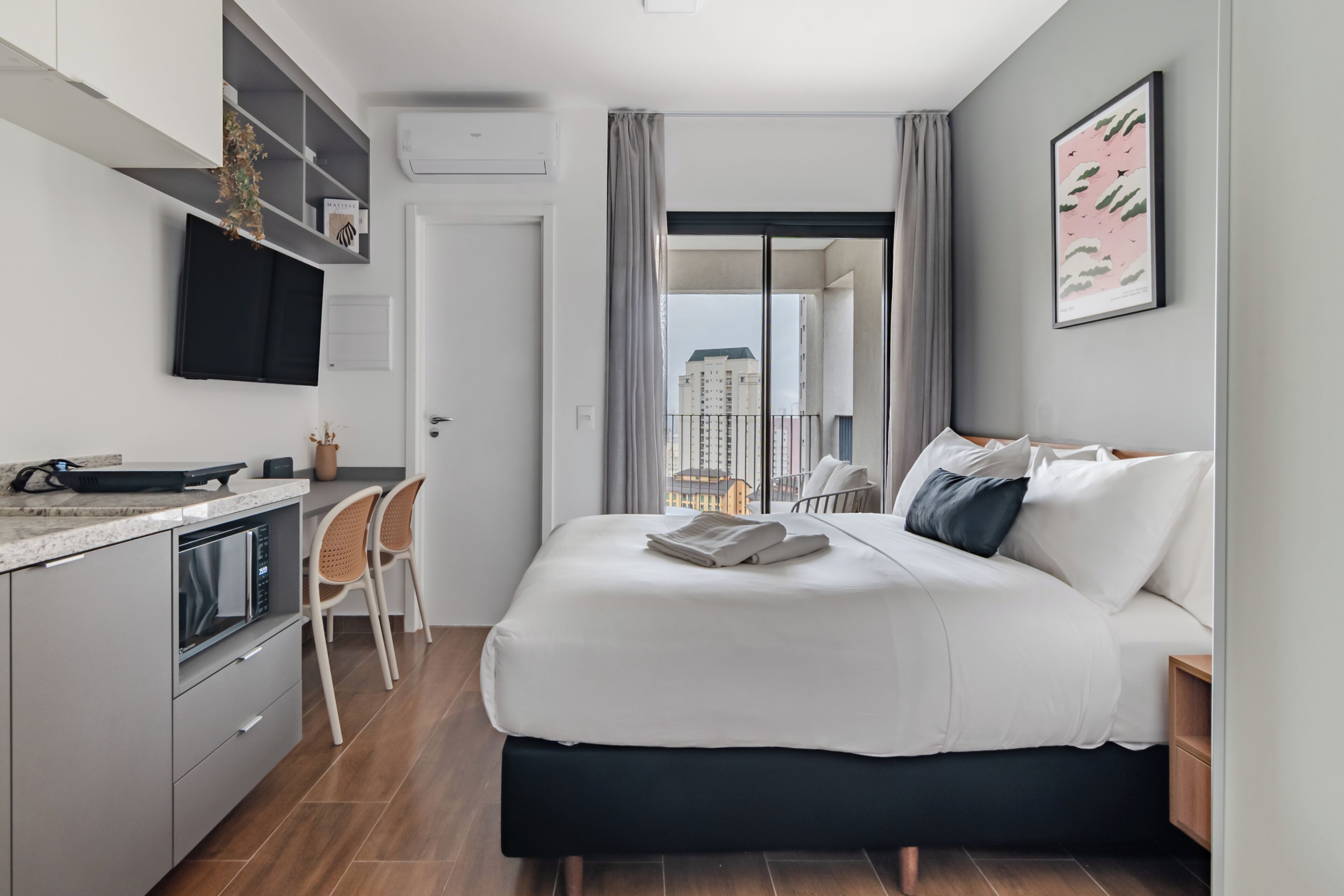 Traditional Studio (648310) | Desk, bed sheets