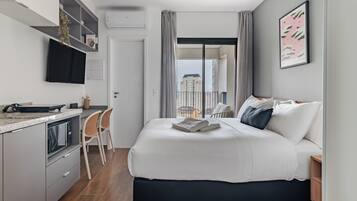 Traditional Studio (648310) | Desk, bed sheets