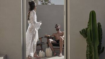 Executive Room with Outdoor Hot Tub | Living area