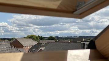 Standard Double Room, Shared Bathroom (Daisy's) | 1 bedroom, premium bedding, individually decorated
