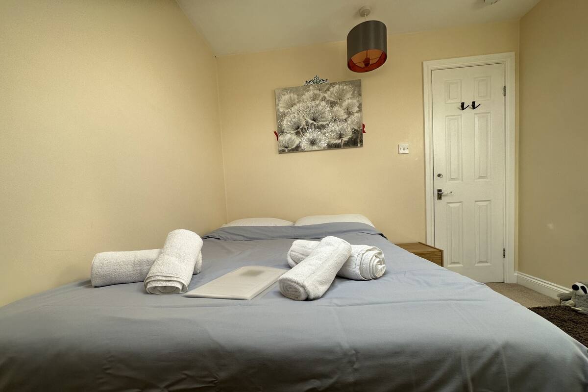 Chambre Double Standard, salle de bains commune (Daisy's) | 1 chambre, literie de qualité supérieure, décoration personnalisée
