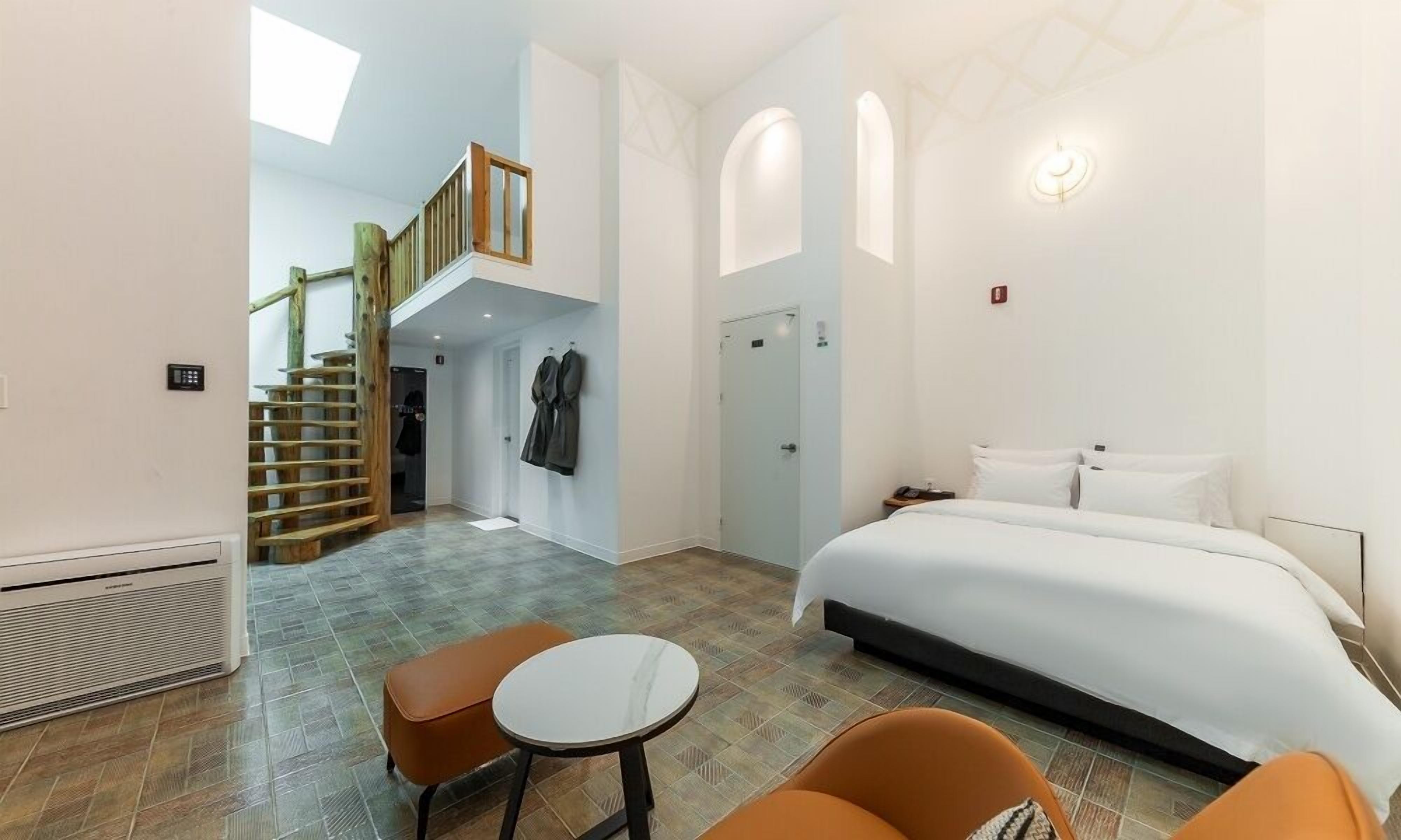 Family Suite | Individually decorated, individually furnished, free WiFi, bed sheets