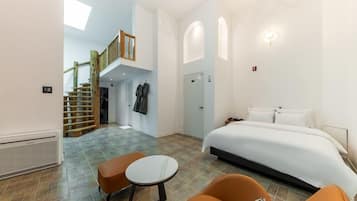 Family Suite | Individually decorated, individually furnished, free WiFi, bed sheets
