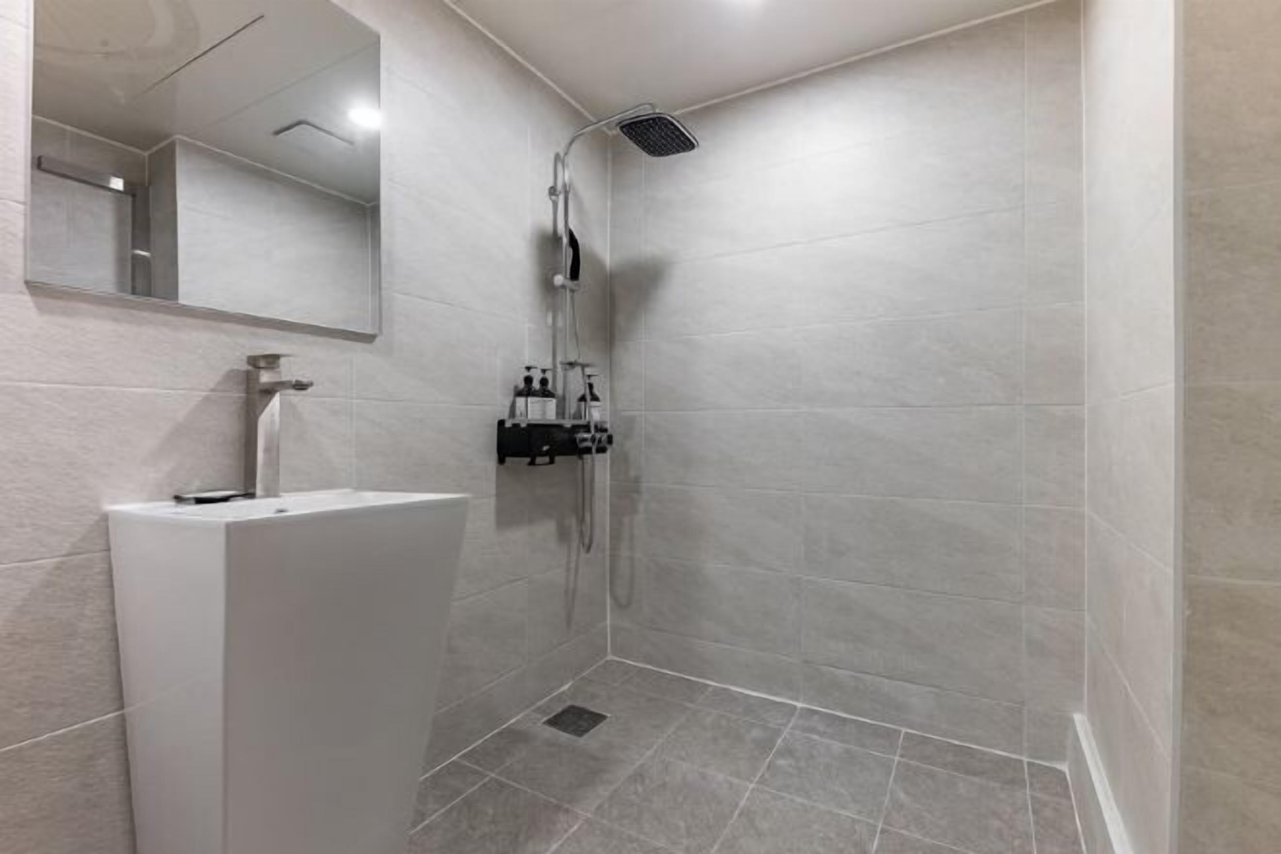 浴室 | 免费洗浴用品、吹风机、浴袍、拖鞋