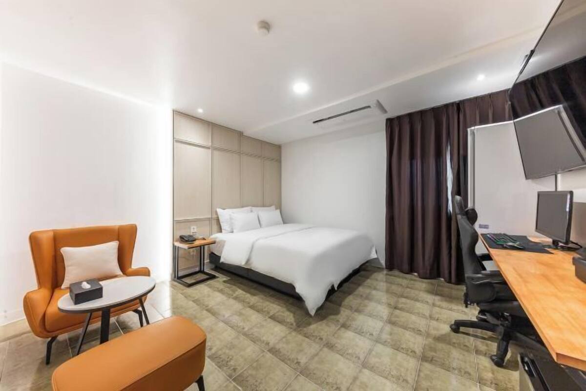 Wifi gratis, decoración personalizada y muebles diferentes