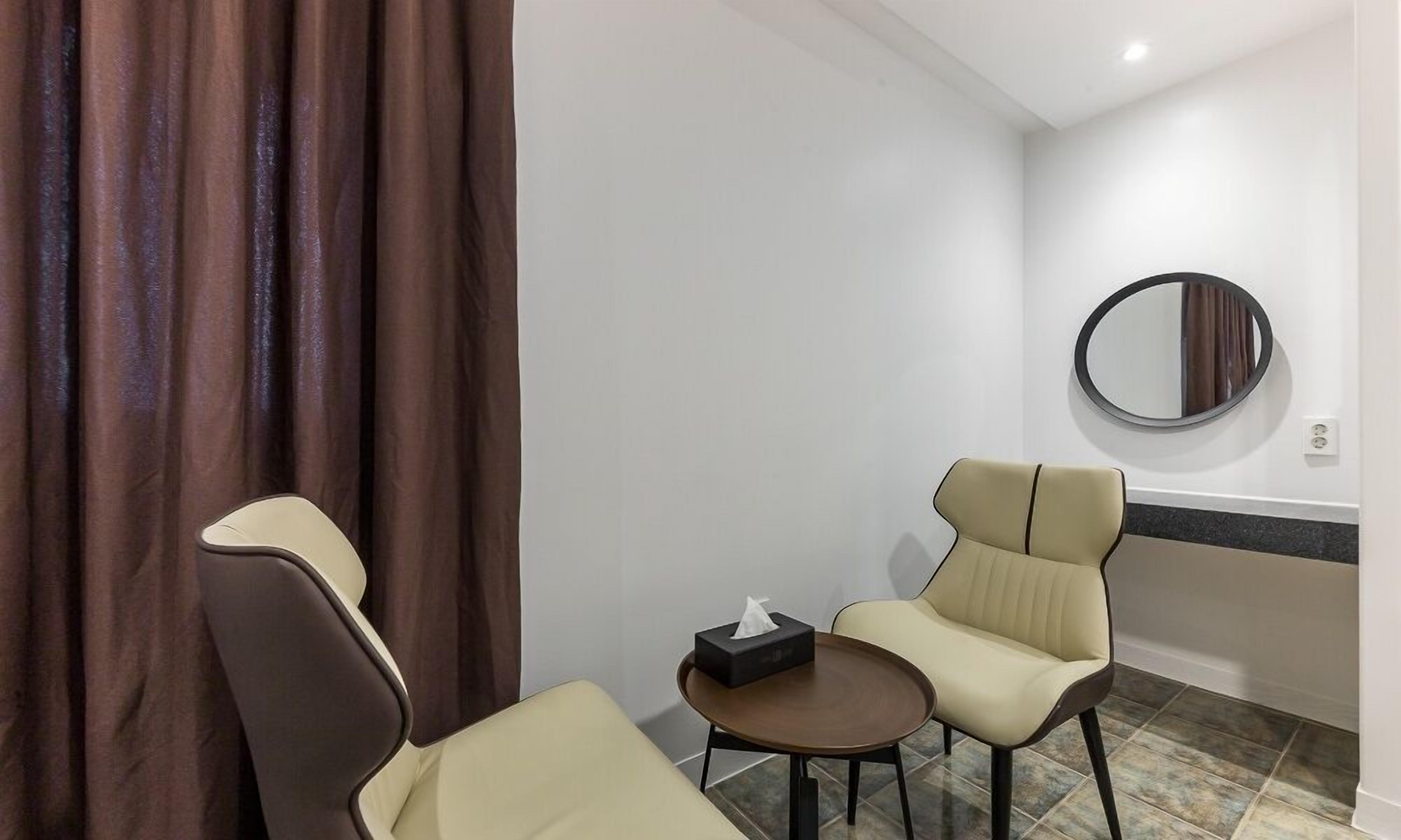 スタンダード ダブルルーム | 客室ごとに異なる装飾、客室ごとに異なるインテリア、WiFi (無料)、ベッドシーツ