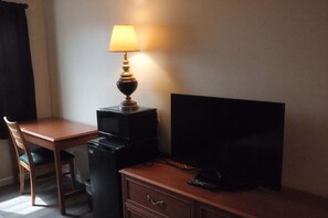 Free WiFi, bed sheets - The Sage Hotel (Muscatine)