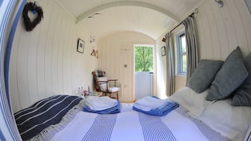 Comfort Cabin, 1 Bedroom, Shared Bathroom, Mountain View | 1 bedroom, premium bedding, down duvets, individually decorated