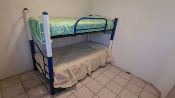 3 habitaciones, tabla de planchar con plancha y wifi gratis