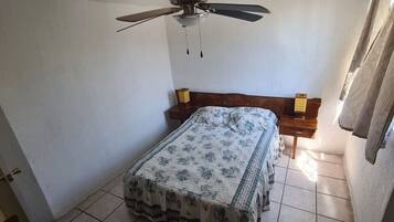 3 kamar tidur, setrika/meja setrika, Wi-Fi gratis, dan seprai linen