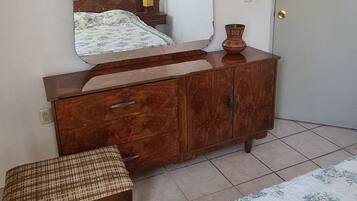 3 habitaciones, tabla de planchar con plancha y wifi gratis