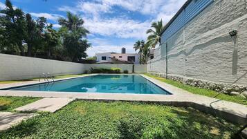 Chalet | Kolam renang | Kolam renang outdoor