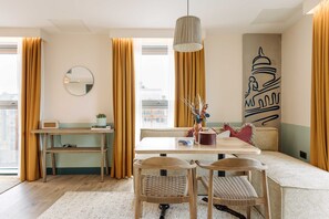 套房 | 高档床上用品、客房内保险箱、笔记本电脑工作区、遮光窗帘