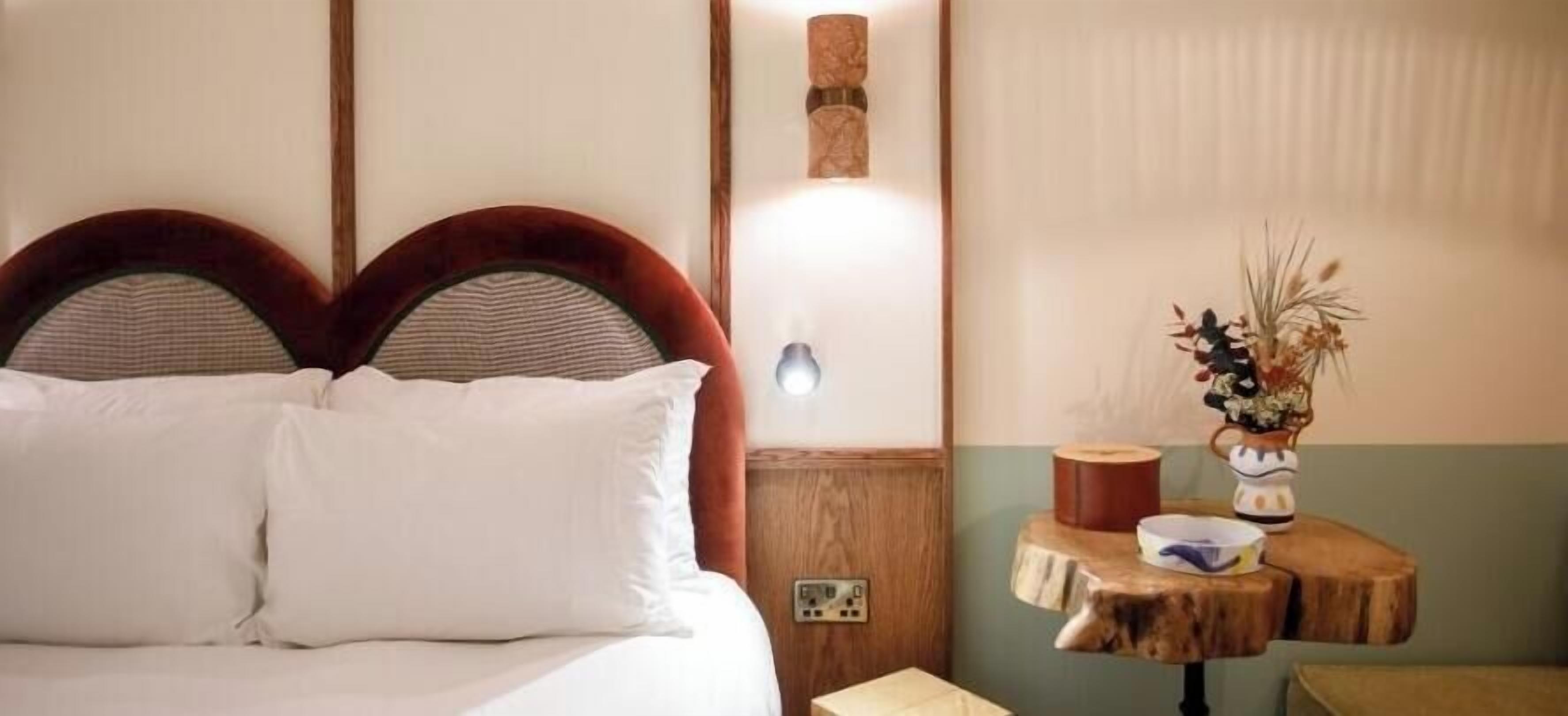 Premium bedding, in-room safe, laptop workspace, blackout drapes