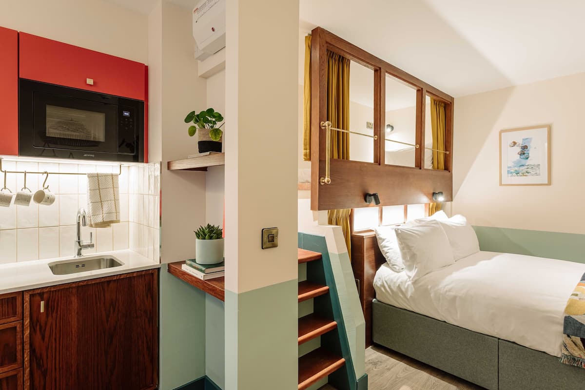 large loft | 1 bedroom, premium bedding, in-room safe, laptop workspace