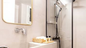 Classic Apartment | Bilik Mandi | Pancuran mandi, hulu semburan mandi hujan