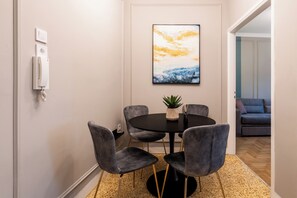 Classic Apartment | Individually decorated, individually furnished, soundproofing - Frinichou 18 By Athens Concept Residences (Athens)